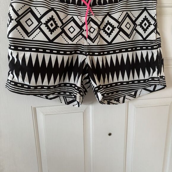 Chubbies Mens Swim Trunks Size Medium Black White Aztec Beach Travel Made in USA - Picture 6 of 11